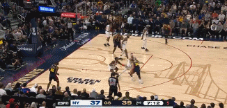 ☹️不在状态咋回事？库里突破滑倒丢球失误&随后分球再失误...